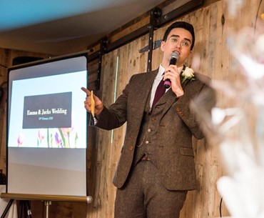 Suprise your wedding guests with a persnalised celebration video